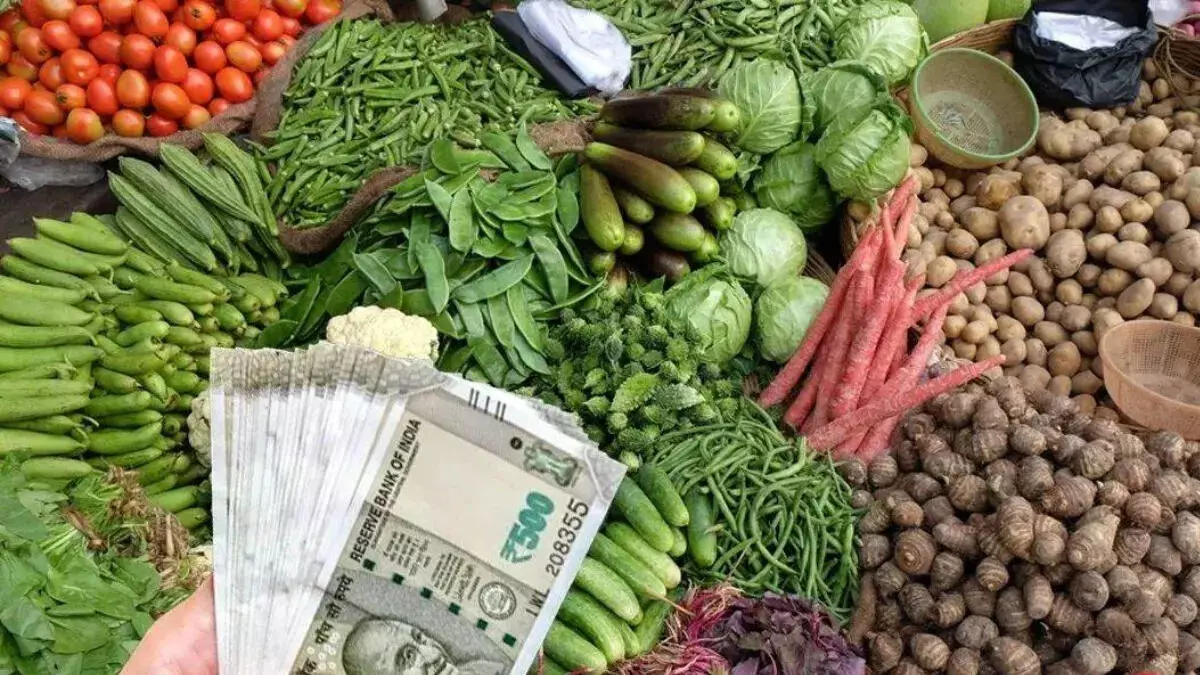 जरूरी चीजों के घट रहे दाम, अक्टूबर की खुदरा महंगाई दर में आएगी बड़ी गिरावट: रिपोर्ट जरूरी चीजों के घट रहे दाम, अक्टूबर की खुदरा महंगाई दर में आएगी बड़ी गिरावट: रिपोर्ट