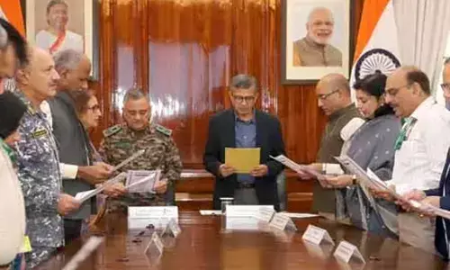 वंदे मातरम की 150वीं वर्षगांठ पर रक्षा मंत्रालय में विशेष समारोह वंदे मातरम की 150वीं वर्षगांठ पर रक्षा मंत्रालय में विशेष समारोह