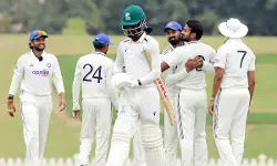 दक्षिण अफ्रीका ए के खिलाफ तेज गेंदबाजों ने कराई भारत ए की वापसी दक्षिण अफ्रीका ए के खिलाफ तेज गेंदबाजों ने कराई भारत ए की वापसी