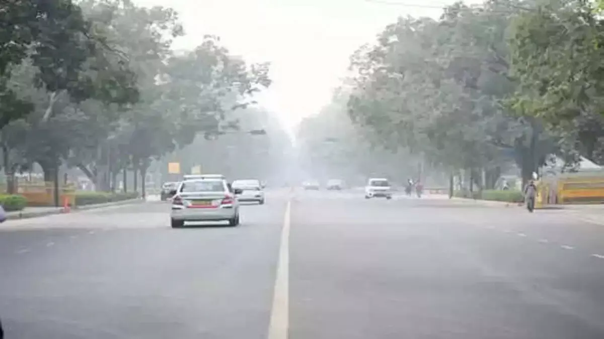 नोएडा में प्रदूषण बना खतरा बढ़ा, जिला अस्पताल में बढ़ी मरीजों की भीड़ नोएडा में प्रदूषण बना खतरा बढ़ा, जिला अस्पताल में बढ़ी मरीजों की भीड़