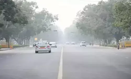 नोएडा में प्रदूषण बना खतरा बढ़ा, जिला अस्पताल में बढ़ी मरीजों की भीड़