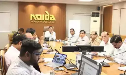 नोएडा में ग्राम सुविधाओं की बड़ी समीक्षा: सीवर, सफाई, जलापूर्ति और सड़कों पर एक महीने का विशेष अभियान