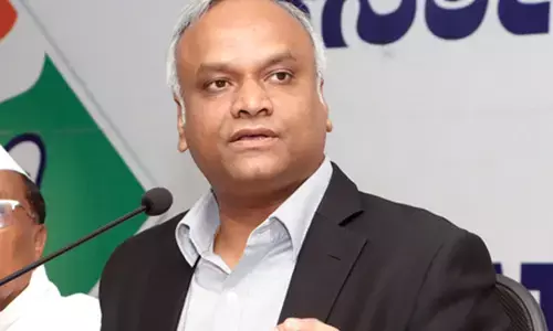 बेंगलुरु एयरपोर्ट पर नमाज अदा करने पर भाजपा ने उठाए सवाल, खरगे ने दिया सख्त जवाब