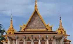 शी चिनफिंग ने कंबोडिया की स्वतंत्रता की 72वीं वर्षगांठ पर बधाई संदेश भेजा