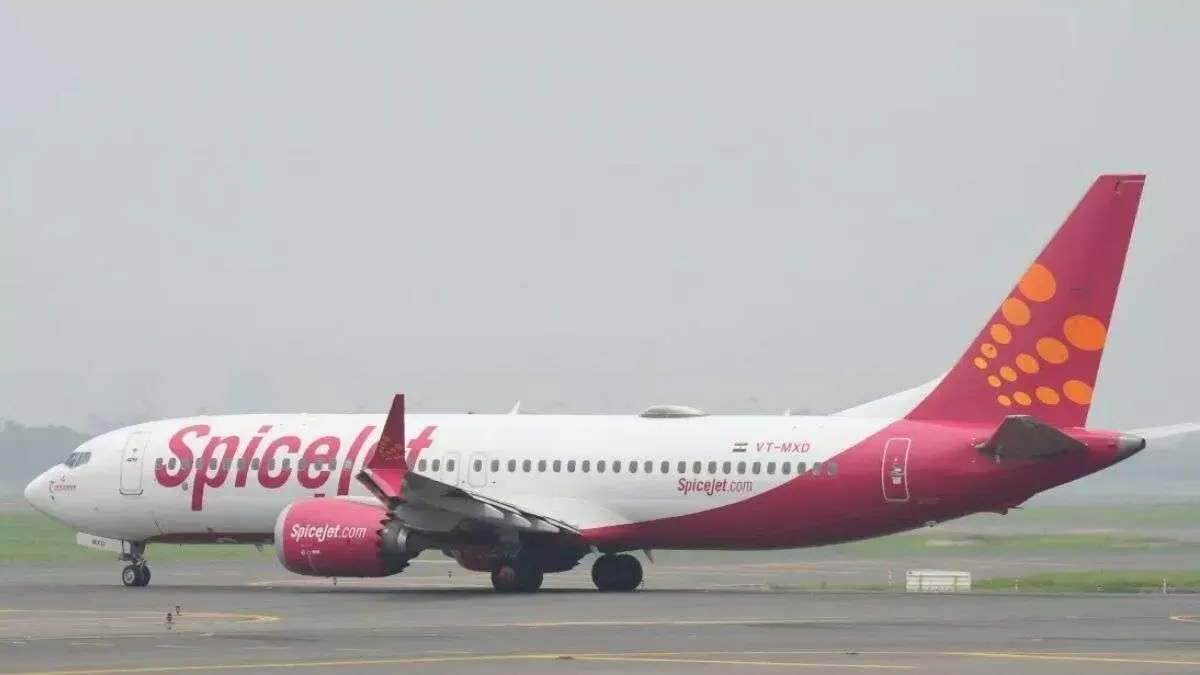 कोलकाता जा रहे स्पाइसजेट के विमान के इंजन में आई खराबी, करानी पड़ी इमरजेंसी लैंडिंग, सभी यात्री सुरक्षित कोलकाता जा रहे स्पाइसजेट के विमान के इंजन में आई खराबी, करानी पड़ी इमरजेंसी लैंडिंग, सभी यात्री सुरक्षित