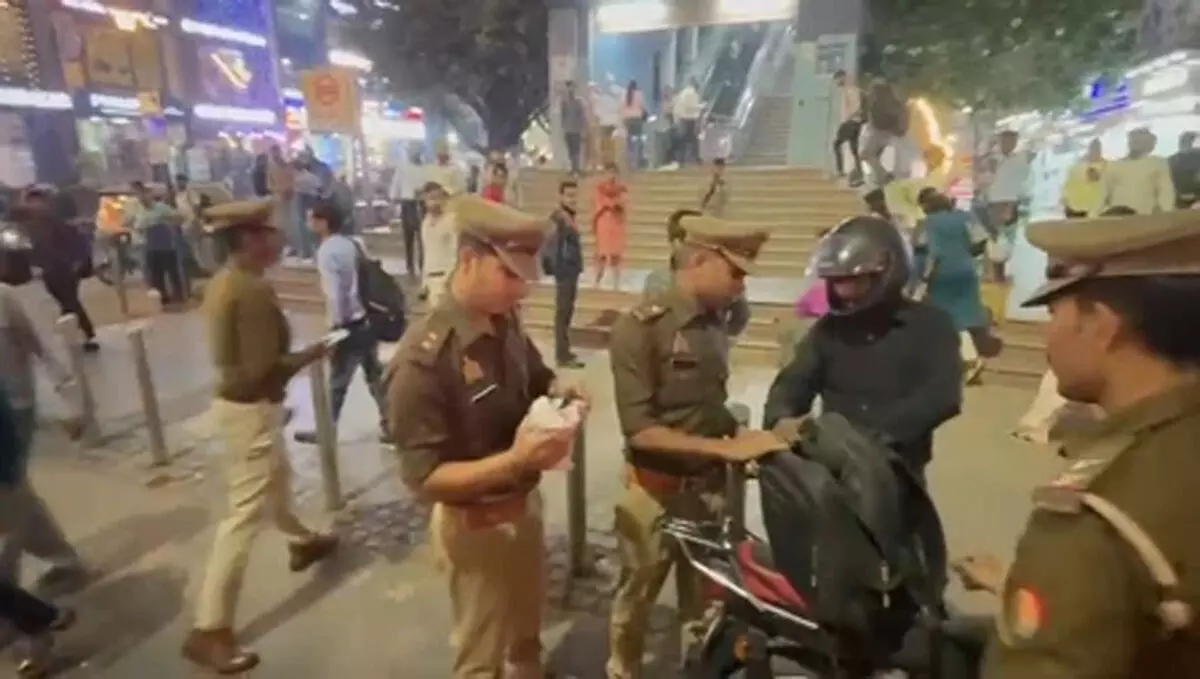 दिल्ली ब्लास्ट के बाद नोएडा में हाई अलर्ट, सेक्टर-18 में सघन चेकिंग दिल्ली ब्लास्ट के बाद नोएडा में हाई अलर्ट, सेक्टर-18 में सघन चेकिंग