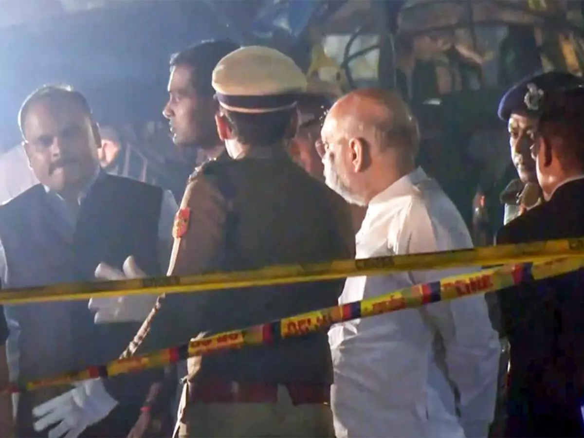 दिल्ली ब्लास्ट के बाद एक्शन में अमित शाह, घटनास्थल पर पहुंचे