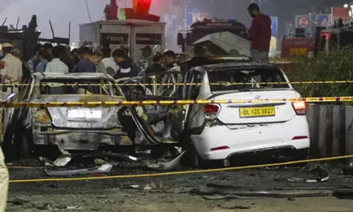 दिल्ली धमाके पर बोले प्रत्यक्षदर्शी, मदद के लिए आगे आए कई राहगीर