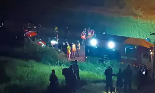 रूस में दो मालगाड़ी पटरी से उतरीं, रेल संचालन प्रभावित