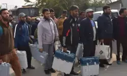 जम्मू कश्मीर : चुनाव ड्यूटी पर तैनात जेकेएएस अधिकारी पर एसडीपीओ ने किया हमला जम्मू कश्मीर : चुनाव ड्यूटी पर तैनात जेकेएएस अधिकारी पर एसडीपीओ ने किया हमला