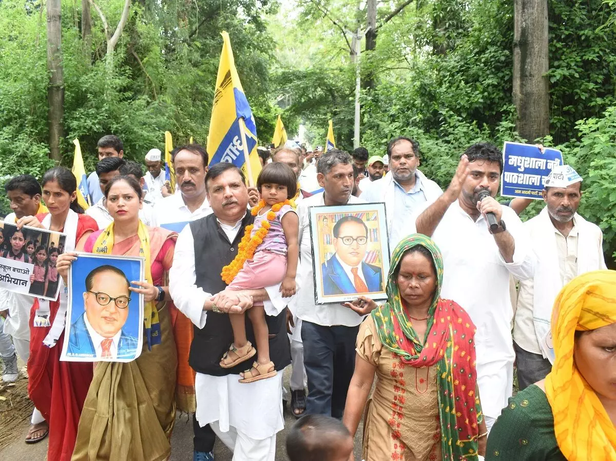 यूपी में संजय सिंह फूंकेंगे बदलाव का बिगुल: सरयू से संगम तक 180 किमी की पदयात्रा से जनता के दर्द को मिलेगी आवाज यूपी में संजय सिंह फूंकेंगे बदलाव का बिगुल: सरयू से संगम तक 180 किमी की पदयात्रा से जनता के दर्द को मिलेगी आवाज