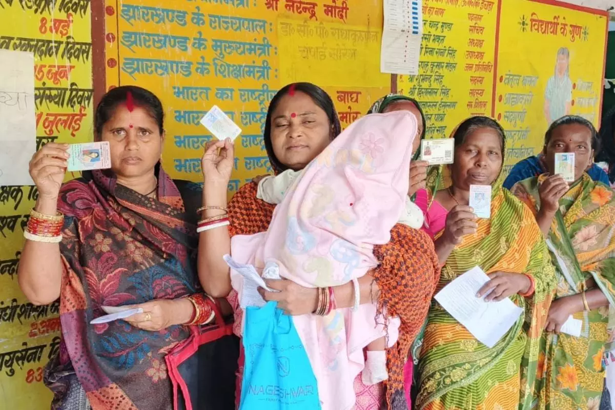 घाटशिला विधानसभा उपचुनाव : मतदाताओं में भारी उत्साह, सुबह 11 बजे दिन तक 34% से ज़्यादा मतदान