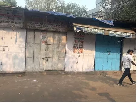 लाल किला ब्लास्ट मामला : विस्फोट के बाद कई मार्केट बंद, सबूतों की तलाश में जुटी पुलिस लाल किला ब्लास्ट मामला : विस्फोट के बाद कई मार्केट बंद, सबूतों की तलाश में जुटी पुलिस