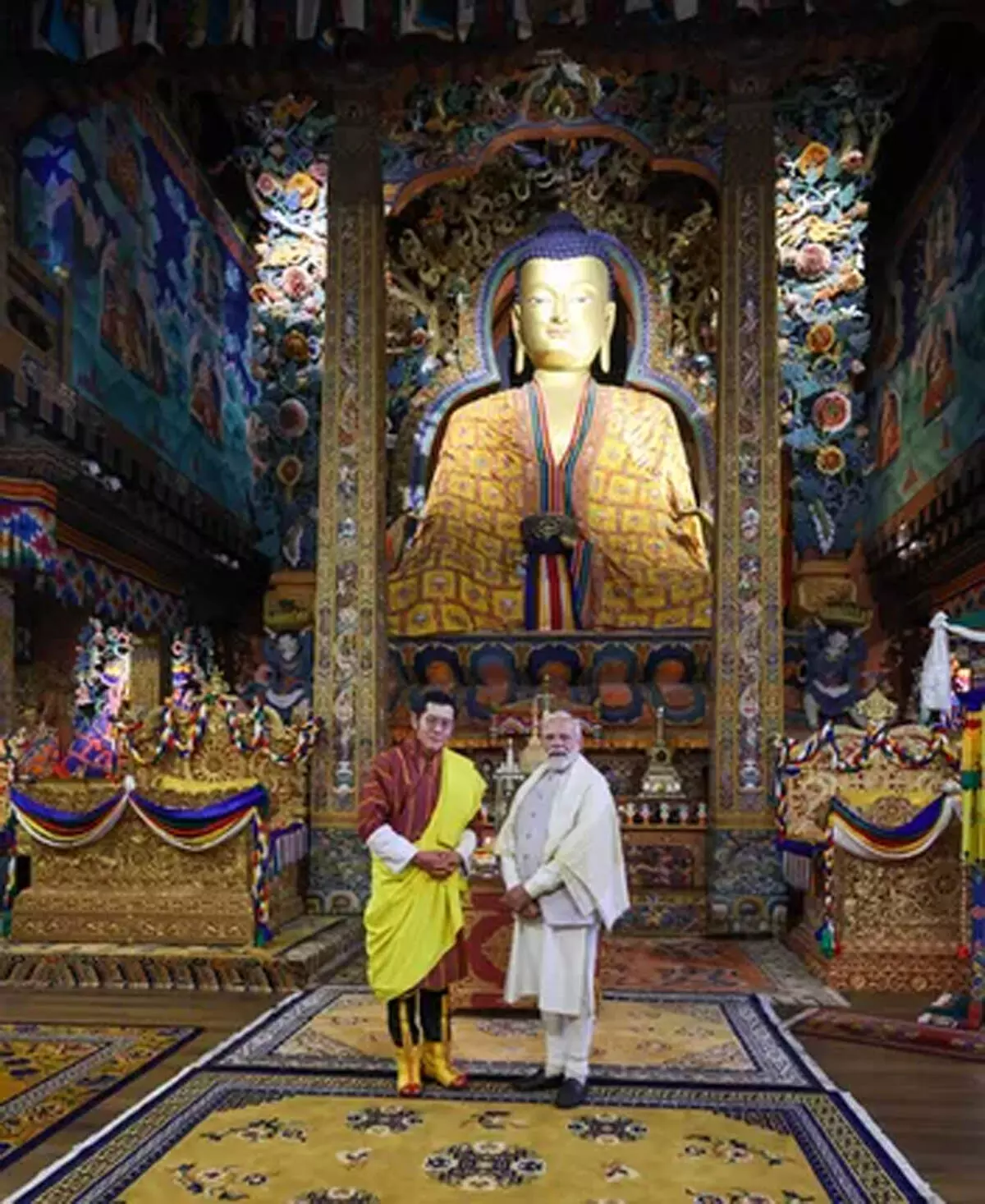 भूटान में भगवान बुद्ध के अवशेषों पर श्रद्धा देख अभिभूत हुए प्रधानमंत्री मोदी