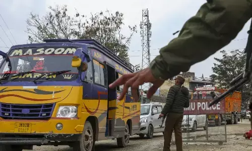 दिल्ली बम विस्फोट के चलते जम्मू कश्मीर में कड़ी सुरक्षा, प्रमुख मुख्य मार्गों पर वाहनों की जांच की गई तेज