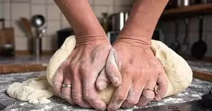 सर्दियों में आटे में मिलाएं पांच पोषण भरी चीजें, स्वाद और सेहत दोनों के मिलेंगे फायदे