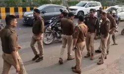 नोएडा के नाले में मिले संदिग्ध अवशेष, पुलिस जांच में जुटी नोएडा के नाले में मिले संदिग्ध अवशेष, पुलिस जांच में जुटी