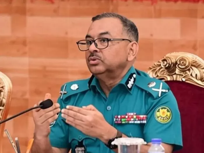 ढाका लॉकडाउन से पहले धोलाईपार में यात्री बस को उपद्रवियों ने लगाई आग, पुलिस के दावों की खुली पोल ढाका लॉकडाउन से पहले धोलाईपार में यात्री बस को उपद्रवियों ने लगाई आग, पुलिस के दावों की खुली पोल