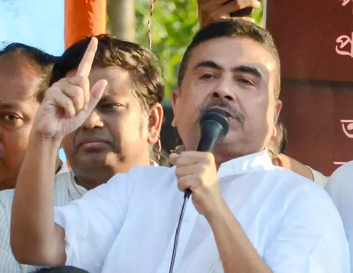 कलकत्ता हाईकोर्ट का बड़ा फैसला : दलबदल पर मुकुल रॉय विधायक पद से अयोग्य घोषित कलकत्ता हाईकोर्ट का बड़ा फैसला : दलबदल पर मुकुल रॉय विधायक पद से अयोग्य घोषित