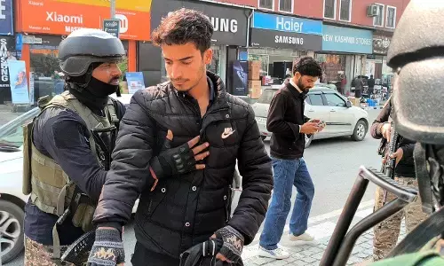 बारामूला पुलिस ने आतंकी समर्थन नेटवर्क को ध्वस्त करने के लिए व्यापक कार्रवाई की शुरू