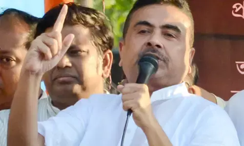 कलकत्ता हाईकोर्ट का बड़ा फैसला : दलबदल पर मुकुल रॉय विधायक पद से अयोग्य घोषित कलकत्ता हाईकोर्ट का बड़ा फैसला : दलबदल पर मुकुल रॉय विधायक पद से अयोग्य घोषित