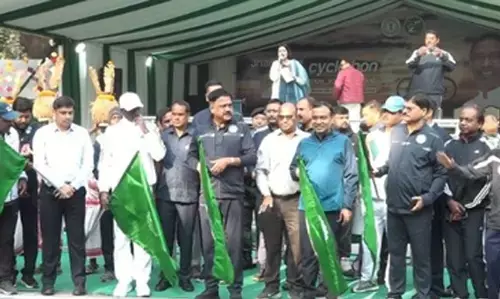 झारखंड रजत जयंती वर्ष पर पर्यटन जागरूकता के लिए निकली साइकिल रैली, खेल मंत्री ने दिखाई हरी झंडी