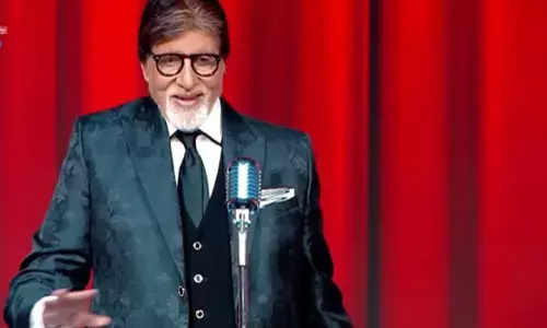 रवि गुप्ता की कॉमेडी देख हंसी से लोटपोट हुए अमिताभ बच्चन रवि गुप्ता की कॉमेडी देख हंसी से लोटपोट हुए अमिताभ बच्चन