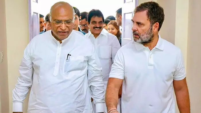 बिहार चुनावी नतीजों पर राहुल-खड़गे का बयान- लोकतंत्र को बचाने का संघर्ष जारी रखेंगे बिहार चुनावी नतीजों पर राहुल-खड़गे का बयान- लोकतंत्र को बचाने का संघर्ष जारी रखेंगे