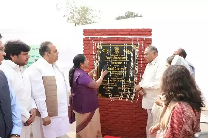 दिल्ली में 50 नई इलेक्ट्रिक बसें शुरू, सीएम रेखा गुप्ता ने स्वचालित वाहन परीक्षण स्टेशन की आधारशिला रखी दिल्ली में 50 नई इलेक्ट्रिक बसें शुरू, सीएम रेखा गुप्ता ने स्वचालित वाहन परीक्षण स्टेशन की आधारशिला रखी