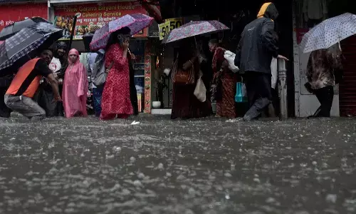 मुंबई का मॉनसून अब जानलेवा: गरीबों पर सबसे बड़ा खतरा मुंबई का मॉनसून अब जानलेवा: गरीबों पर सबसे बड़ा खतरा