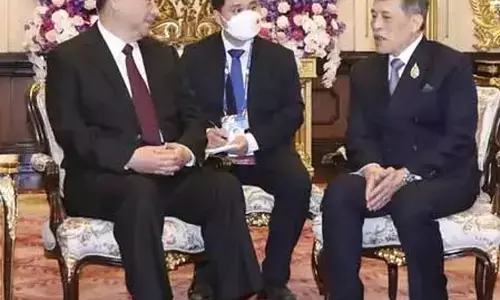 शी चिनफिंग ने थाईलैंड के राजा महा वजिरालोंगकोर्न से मुलाकात की शी चिनफिंग ने थाईलैंड के राजा महा वजिरालोंगकोर्न से मुलाकात की