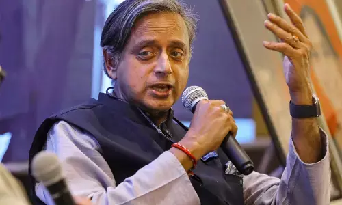 बिहार चुनाव में इंडिया गठबंधन की हार पर शशि थरूर का कांग्रेस पर कटाक्ष बिहार चुनाव में इंडिया गठबंधन की हार पर शशि थरूर का कांग्रेस पर कटाक्ष