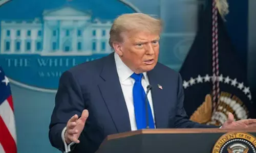 टैरिफ को लेकर ट्रंप ने लिया यू-टर्न, अमेरिका ने कॉफी और फलों से हटाया शुल्क टैरिफ को लेकर ट्रंप ने लिया यू-टर्न, अमेरिका ने कॉफी और फलों से हटाया शुल्क