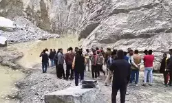 सोनभद्र में खदान धंसने से दो की मौत, कई लोगों के दबे होने की आशंका, रेस्क्यू ऑपरेशन जारी