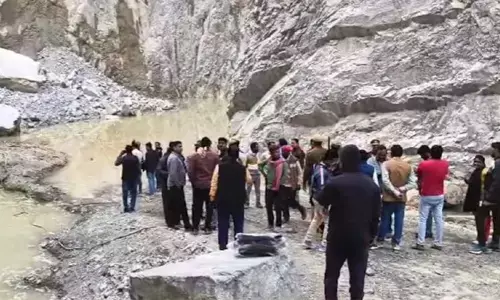 सोनभद्र में खदान धंसने से दो की मौत, कई लोगों के दबे होने की आशंका, रेस्क्यू ऑपरेशन जारी