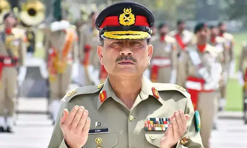 आसिम मुनीर कैसे बने पाकिस्तान में सबसे ताकतवर आसिम मुनीर कैसे बने पाकिस्तान में सबसे ताकतवर