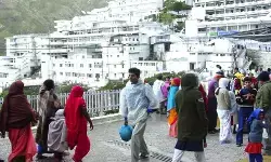 बारिश-भूस्खलन, पहलगाम हमला, भारत-पाक संघर्ष के कारण वैष्णो देवी मंदिर में श्रद्धालुओं की संख्या में आई भारी गिरावट