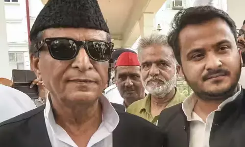 दो पैन कार्ड मामले में सपा नेता आजम खान और बेटा अब्दुल्ला दोषी करार, रामपुर की अदालत ने सुनाई सजा दो पैन कार्ड मामले में सपा नेता आजम खान और बेटा अब्दुल्ला दोषी करार, रामपुर की अदालत ने सुनाई सजा