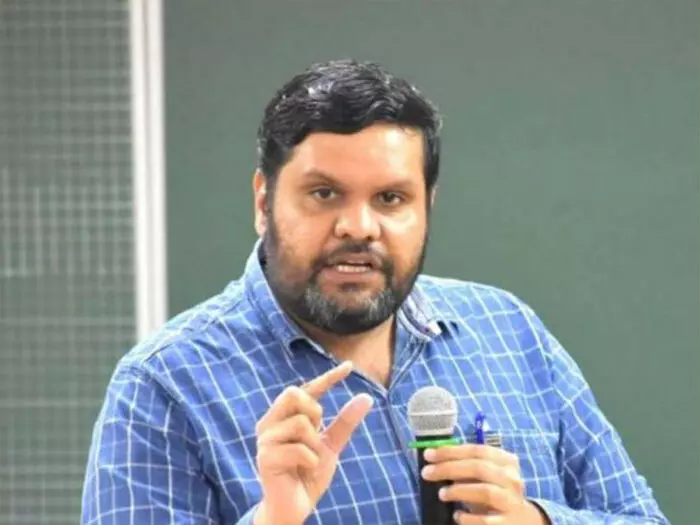 गौरव वल्लभ का हमला : लालू-राबड़ी अपनी बेटी को दिलाएं इंसाफ गौरव वल्लभ का हमला : लालू-राबड़ी अपनी बेटी को दिलाएं इंसाफ