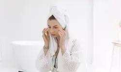 इम्युनिटी ड्रॉप कर्व: क्यों शरीर बदलते मौसम, उम्र और तनाव के समय अचानक कमजोर पड़ जाता है?