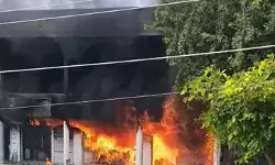 शिरपुर के निमझरी नाका परिसर में भीषण आग, एटीएम और तीन दुकानें राख