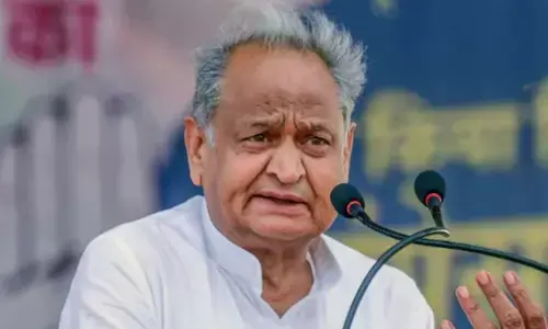 चुनाव आयोग पर गहलोत का तीखा वार, एसआईआर विवाद को बताया बड़ी गलती