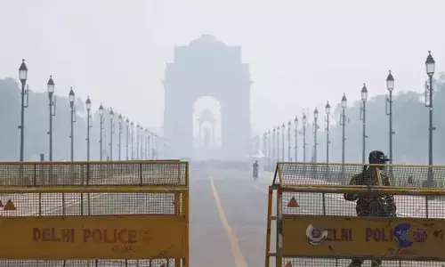 दिल्ली गैस चेंबर में तब्दील, एक्यूआई 400 के पार दिल्ली गैस चेंबर में तब्दील, एक्यूआई 400 के पार