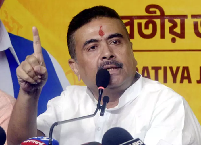 टीएमसी एजेंट की तरह कर रहे काम डीएम, सुवेंदु अधिकारी ने पश्चिम बंगाल प्रशासन पर लगाया आरोप टीएमसी एजेंट की तरह कर रहे काम डीएम, सुवेंदु अधिकारी ने पश्चिम बंगाल प्रशासन पर लगाया आरोप