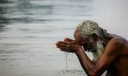 गंगा जल की हर बूंद में छिपी है शांति, सफलता और सौभाग्य का भी उपाय गंगा जल की हर बूंद में छिपी है शांति, सफलता और सौभाग्य का भी उपाय