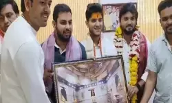 यह कंट्रोल रूम है मेरा, बिग बॉस 19 से निकलने के बाद बाबा महाकाल के दरबार पहुंचे मृदुल तिवारी यह कंट्रोल रूम है मेरा, बिग बॉस 19 से निकलने के बाद बाबा महाकाल के दरबार पहुंचे मृदुल तिवारी