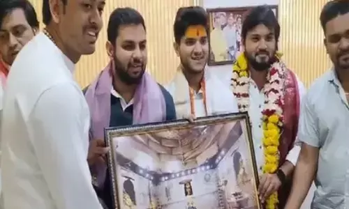 यह कंट्रोल रूम है मेरा, बिग बॉस 19 से निकलने के बाद बाबा महाकाल के दरबार पहुंचे मृदुल तिवारी यह कंट्रोल रूम है मेरा, बिग बॉस 19 से निकलने के बाद बाबा महाकाल के दरबार पहुंचे मृदुल तिवारी