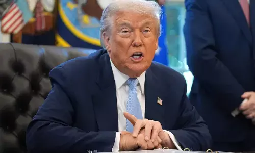 ईरान के खिलाफ तेल व्यापार पर अमेरिका ने अपनाया सख्त रुख , लगाया नया प्रतिबंध