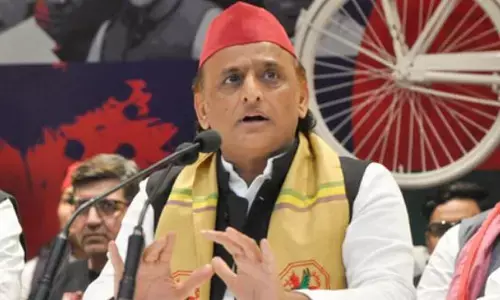 सरकार के फैसले के कारण व्यापारियों पर आया संकट : अखिलेश यादव