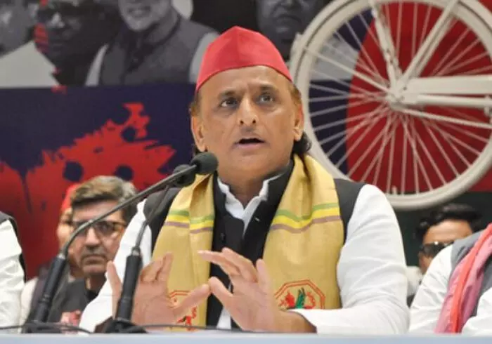 सरकार के फैसले के कारण व्यापारियों पर आया संकट : अखिलेश यादव सरकार के फैसले के कारण व्यापारियों पर आया संकट : अखिलेश यादव